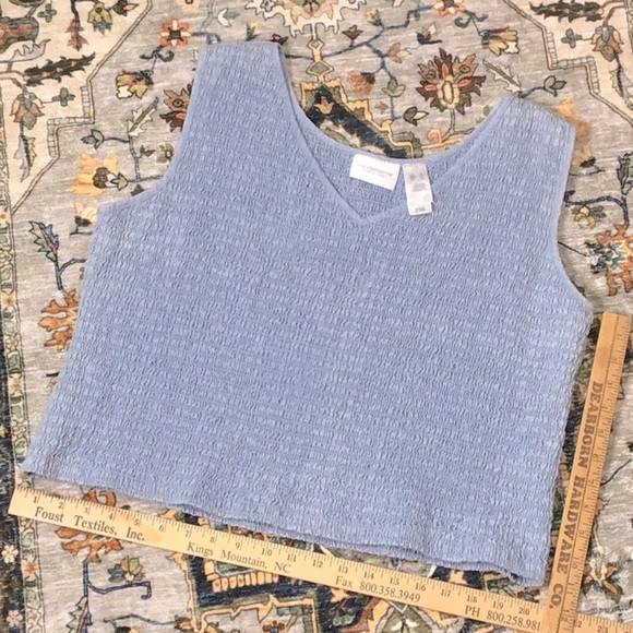 LIZ CLAIBORNE Denim Chambray Smocked V Neck Cotton Cropped Tank Top - Picture 2 of 5